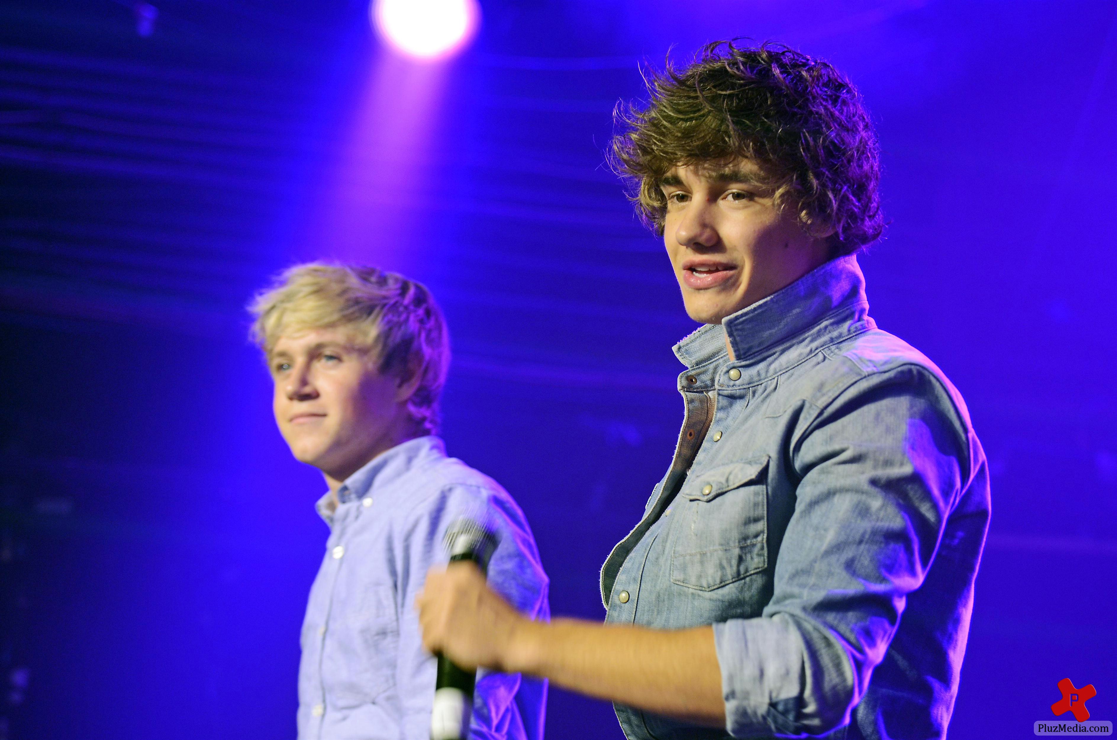 One Direction perform live at G-A-Y nightclub photos | Picture 80772